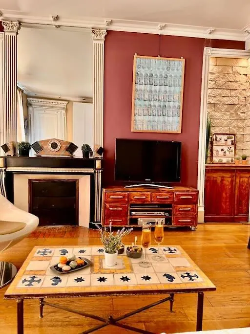 Apartamento De 3 P, Baroque Et Vues Sur Toits Du Marais *