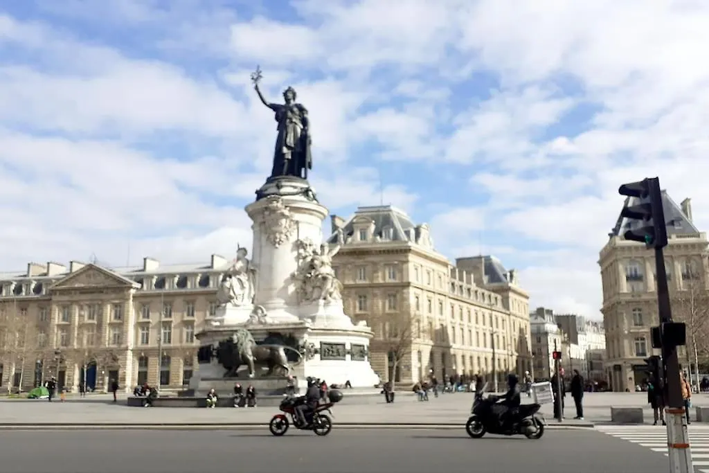 Apartamento De 3 P, Baroque Et Vues Sur Toits Du Marais París