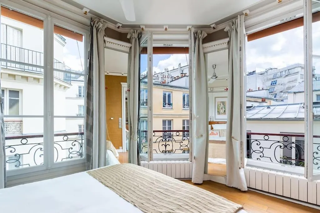 De 3 P, Baroque Et Vues Sur Toits Du Marais Paris