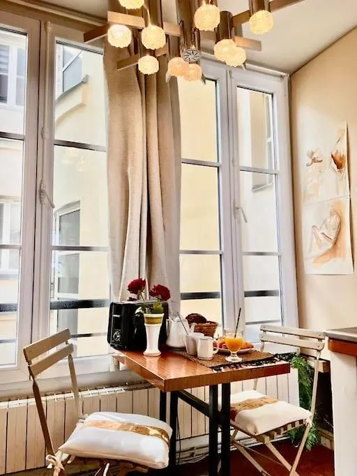 De 3 P, Baroque Et Vues Sur Toits Du Marais